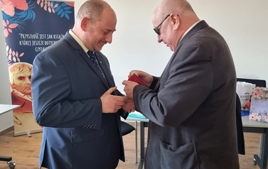 Uhonorowani Złotą Odznaką Zasłużony dla PZN OM 48