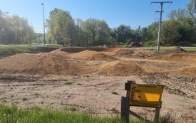 Pumptrack w Parku Miejskim nabiera kształt&oacute;w 3