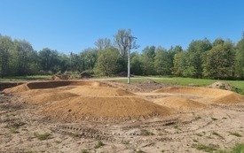 Pumptrack w Parku Miejskim nabiera kształt&oacute;w 4