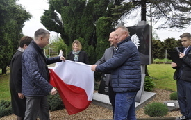 Odsłonięcie odnowionego pomnika i Dzień Patrona w Szkole Podstawowej w Nowej Wsi 64