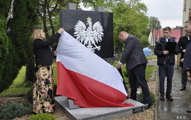 Odsłonięcie odnowionego pomnika i Dzień Patrona w Szkole Podstawowej w Nowej Wsi 66