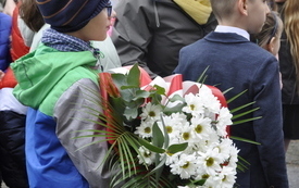 Odsłonięcie odnowionego pomnika i Dzień Patrona w Szkole Podstawowej w Nowej Wsi 76