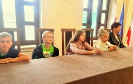 Uczniowie z Malca z wizytą w kęckim magistracie (50)