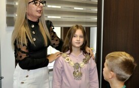 Uczniowie z Malca z wizytą w kęckim magistracie (41)