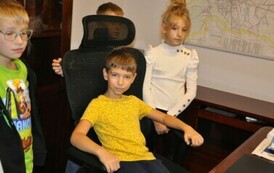 Uczniowie z Malca z wizytą w kęckim magistracie (24)