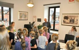 Uczniowie z Malca z wizytą w kęckim magistracie (15)