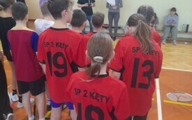 Awans zespołu dziewcząt SP 2 Kęty do wojew&oacute;dzkich Igrzysk Dzieci w Badmintonie! 15