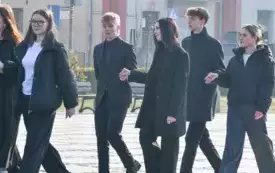 Co robi Wyspian na Rynku? - tańczy poloneza 2