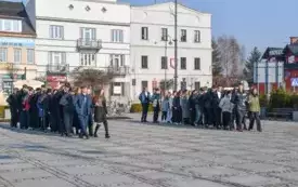 Co robi Wyspian na Rynku? - tańczy poloneza 18