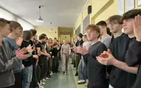 Złota medalistka Halowych Mistrzostw Polski przywitana w &bdquo;Wyspianie&rdquo; przebojem zespołu Queen &bdquo;We are the champions&rdquo; 2