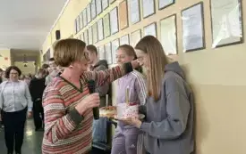 Złota medalistka Halowych Mistrzostw Polski przywitana w &bdquo;Wyspianie&rdquo; przebojem zespołu Queen &bdquo;We are the champions&rdquo; 3