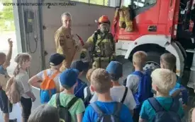Wizyta uczni&oacute;w klas drugich ze Szkoły Podstawowej w Kętach Podlesiu w Komendzie Państwowej Straży Pożarnej 5