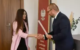 Laureaci og&oacute;lnopolskiego konkursu &bdquo;Żywności nie marnuję, planetę szanuję&rdquo; z wizytą w UG Kęty 10