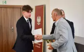 Laureaci og&oacute;lnopolskiego konkursu &bdquo;Żywności nie marnuję, planetę szanuję&rdquo; z wizytą w UG Kęty 13