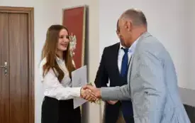 Laureaci og&oacute;lnopolskiego konkursu &bdquo;Żywności nie marnuję, planetę szanuję&rdquo; z wizytą w UG Kęty 15