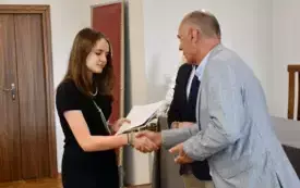 Laureaci og&oacute;lnopolskiego konkursu &bdquo;Żywności nie marnuję, planetę szanuję&rdquo; z wizytą w UG Kęty 17