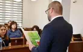 Laureaci og&oacute;lnopolskiego konkursu &bdquo;Żywności nie marnuję, planetę szanuję&rdquo; z wizytą w UG Kęty 25