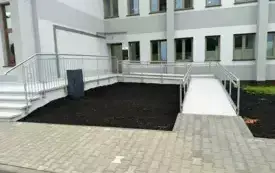 Nowe schody i podjazd &ndash; ważna inwestycja zrealizowana przy domu pogrzebowym 2