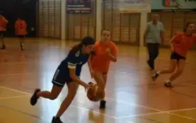 Zawody o Puchar Burmistrza w koszyk&oacute;wkę dla szk&oacute;ł podstawowych rozegrane 53