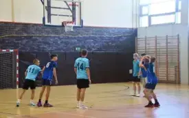 Zawody o Puchar Burmistrza w koszyk&oacute;wkę dla szk&oacute;ł podstawowych rozegrane 66