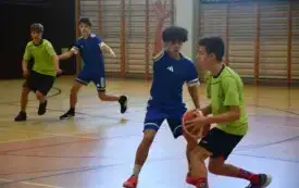 Zawody o Puchar Burmistrza w koszyk&oacute;wkę dla szk&oacute;ł podstawowych rozegrane 81