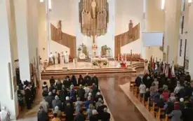 Uroczyste obchody Święta Niepodległości na kęckim Rynku 9