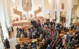 Uroczyste obchody Święta Niepodległości na kęckim Rynku 10