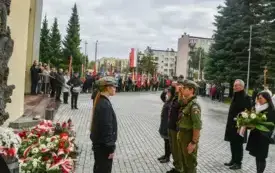 Uroczyste obchody Święta Niepodległości na kęckim Rynku 13