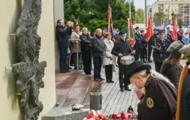 Uroczyste obchody Święta Niepodległości na kęckim Rynku 18