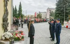 Uroczyste obchody Święta Niepodległości na kęckim Rynku 21