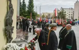 Uroczyste obchody Święta Niepodległości na kęckim Rynku 27