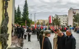 Uroczyste obchody Święta Niepodległości na kęckim Rynku 28