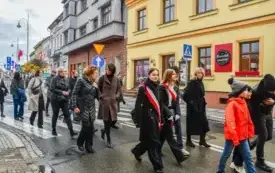 Uroczyste obchody Święta Niepodległości na kęckim Rynku 36