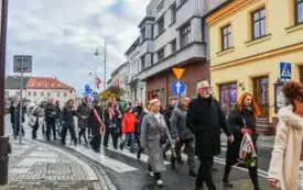Uroczyste obchody Święta Niepodległości na kęckim Rynku 37