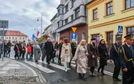 Uroczyste obchody Święta Niepodległości na kęckim Rynku 38