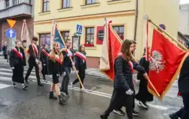 Uroczyste obchody Święta Niepodległości na kęckim Rynku 43