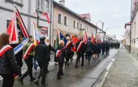 Uroczyste obchody Święta Niepodległości na kęckim Rynku 44