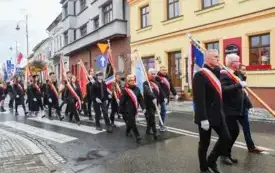 Uroczyste obchody Święta Niepodległości na kęckim Rynku 47