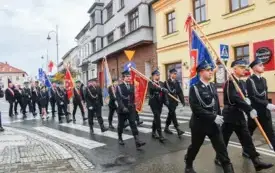 Uroczyste obchody Święta Niepodległości na kęckim Rynku 49