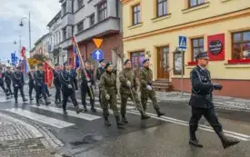 Uroczyste obchody Święta Niepodległości na kęckim Rynku 50