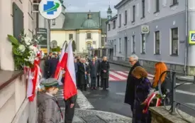 Uroczyste obchody Święta Niepodległości na kęckim Rynku 55