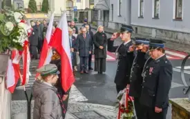 Uroczyste obchody Święta Niepodległości na kęckim Rynku 57