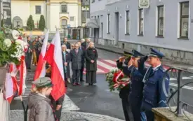 Uroczyste obchody Święta Niepodległości na kęckim Rynku 58