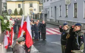 Uroczyste obchody Święta Niepodległości na kęckim Rynku 59