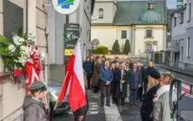 Uroczyste obchody Święta Niepodległości na kęckim Rynku 60