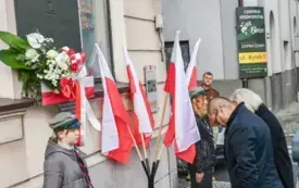 Uroczyste obchody Święta Niepodległości na kęckim Rynku 66