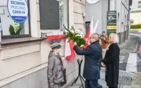 Uroczyste obchody Święta Niepodległości na kęckim Rynku 67