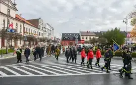 Uroczyste obchody Święta Niepodległości na kęckim Rynku 68