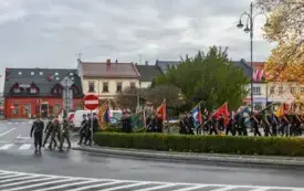 Uroczyste obchody Święta Niepodległości na kęckim Rynku 69