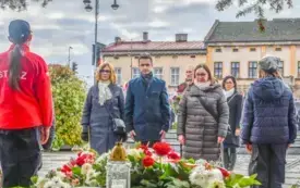 Uroczyste obchody Święta Niepodległości na kęckim Rynku 74